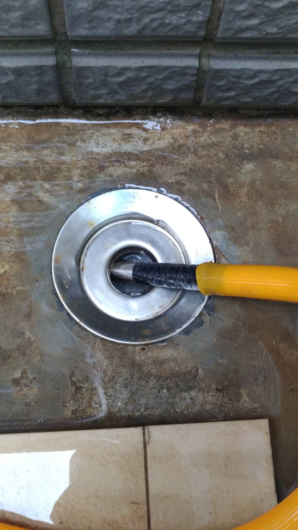 頂樓陽台排水管阻塞