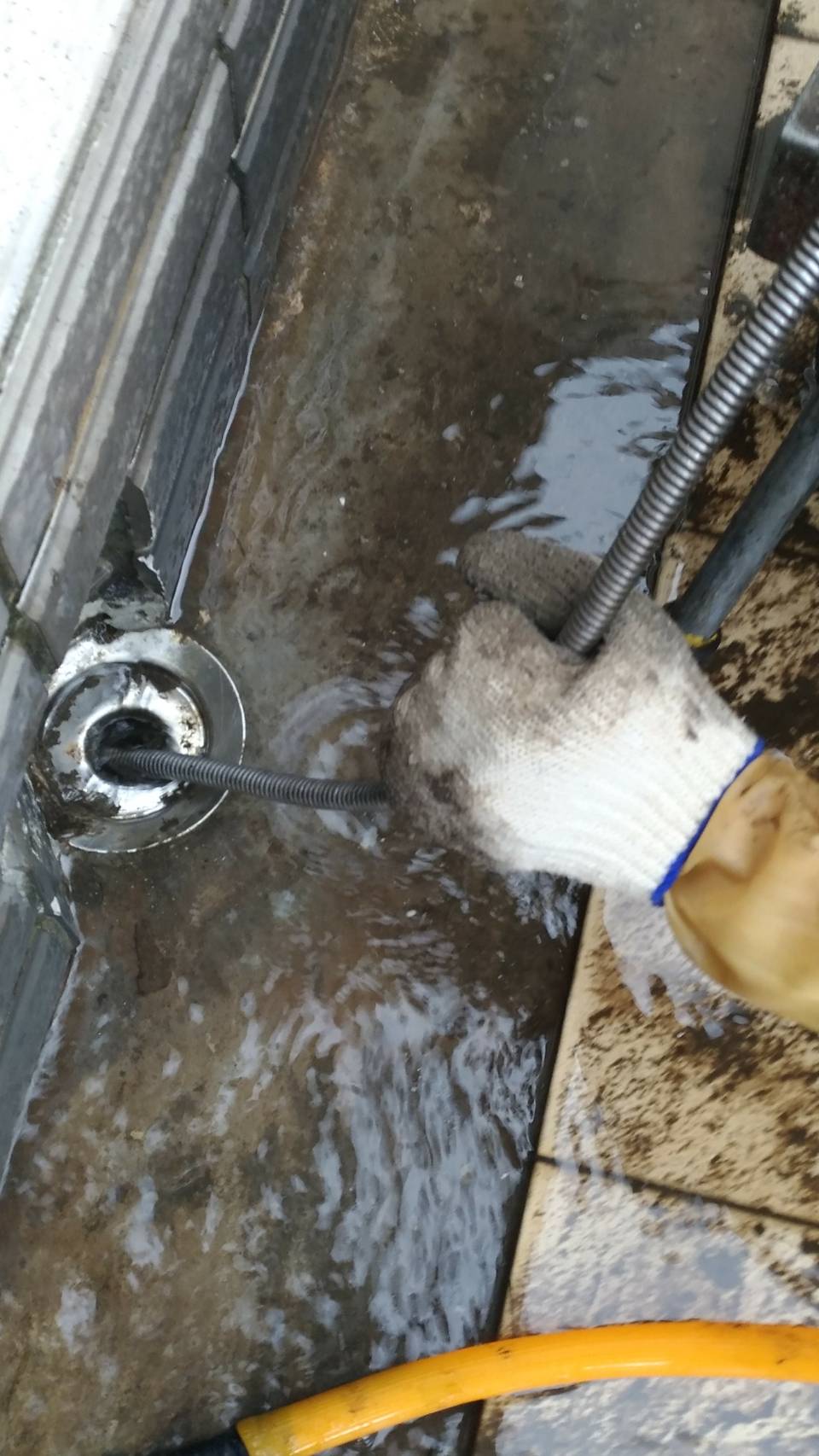 頂樓陽台排水管通水管中