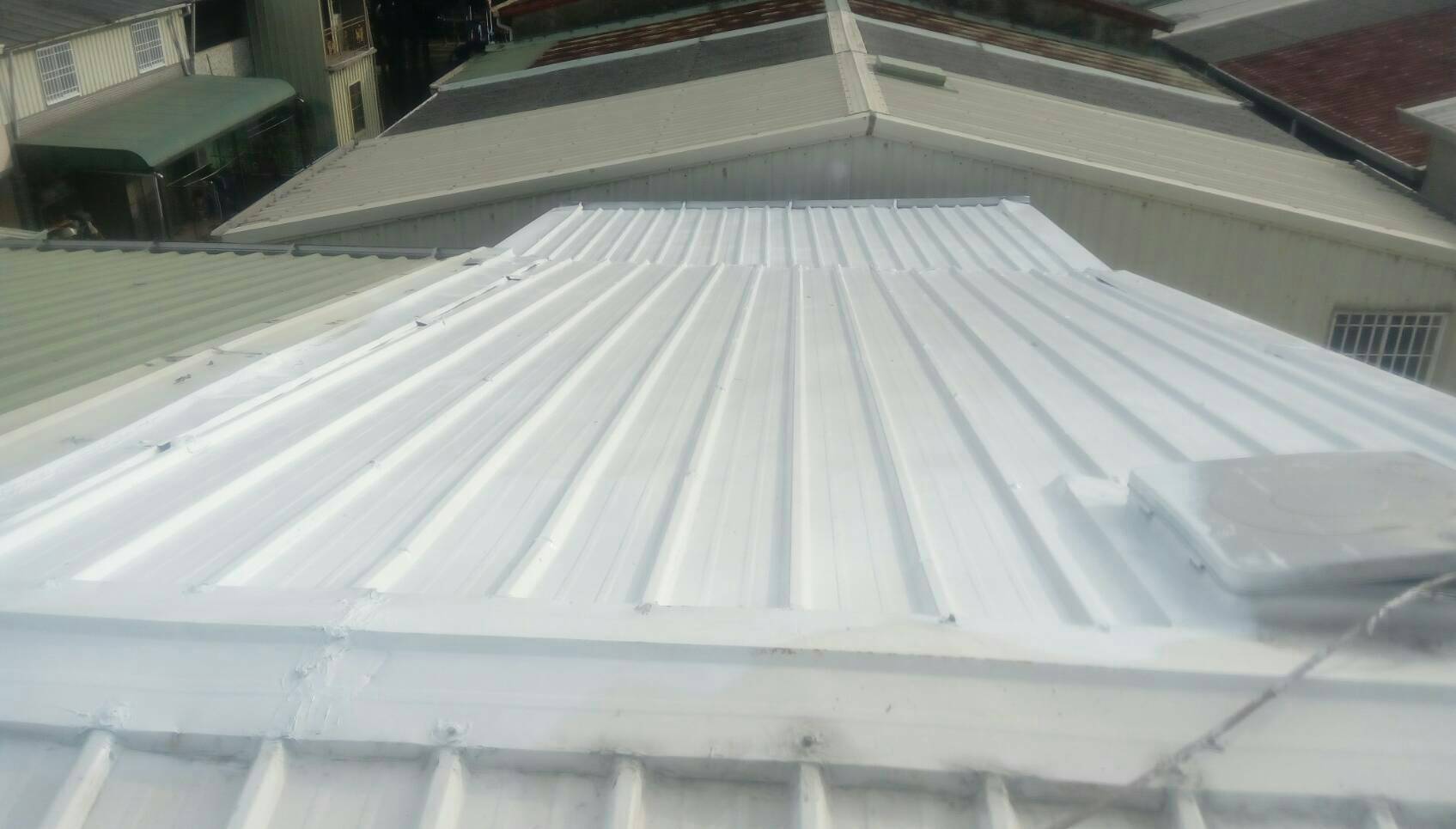 彩色鋼板噴隔熱面漆施工