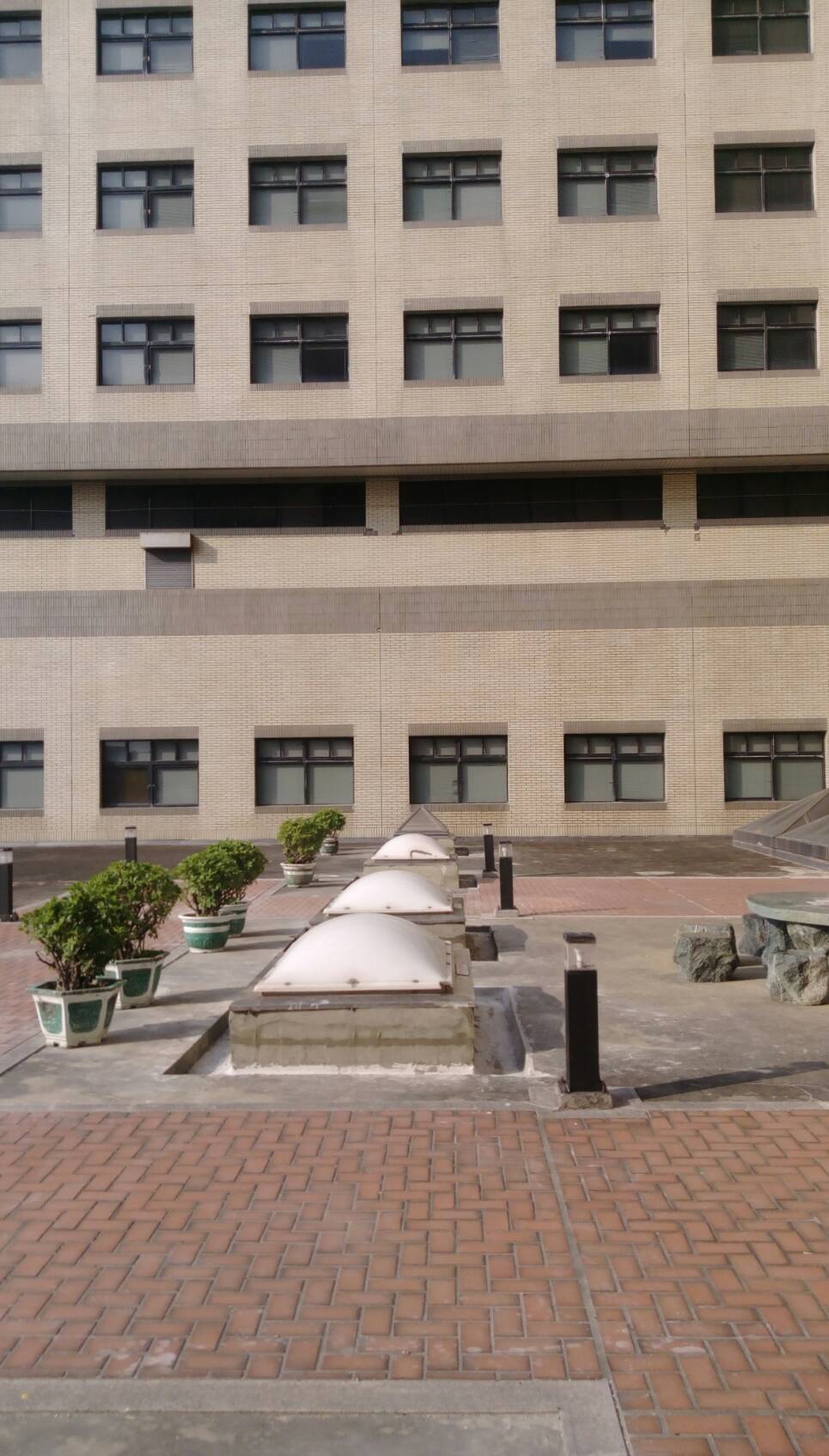 平台採光玻璃接縫漏水修繕工程