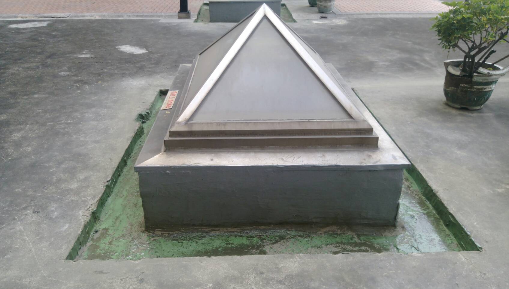 平台採光玻璃接縫漏水修繕工程