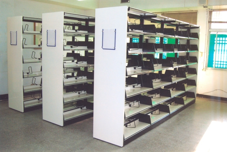 單柱式鋼製書架