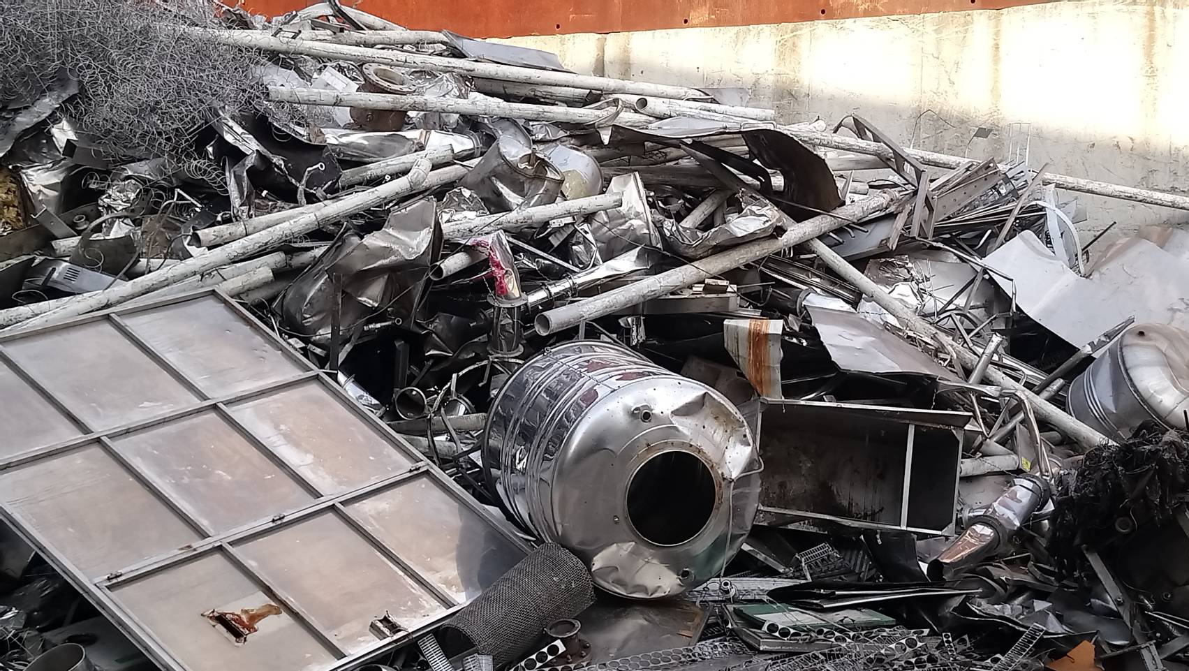 廢鐵,廢銅,廢鋁,廢不銹鋼,廢五金買賣,工廠下腳料,廠房拆除承包,資源回收