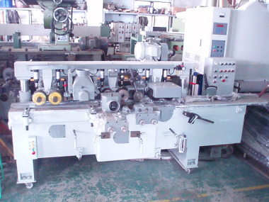 四面四軸鉋木機