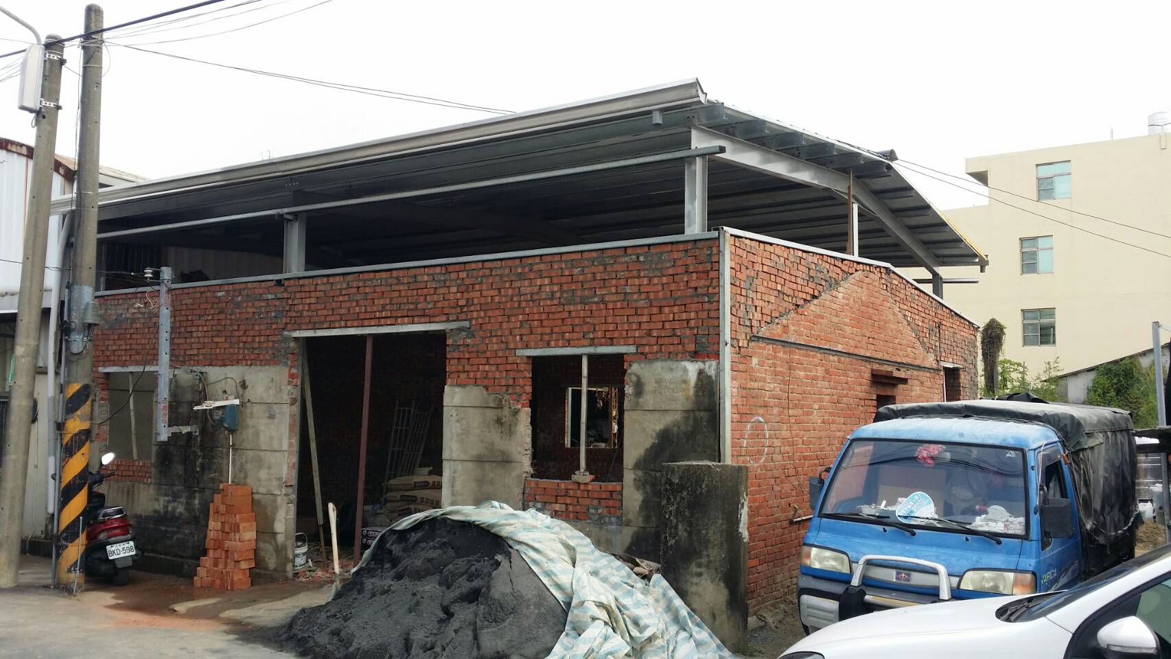 廠房設計施工含鐵厝屋頂-勝佳工程行