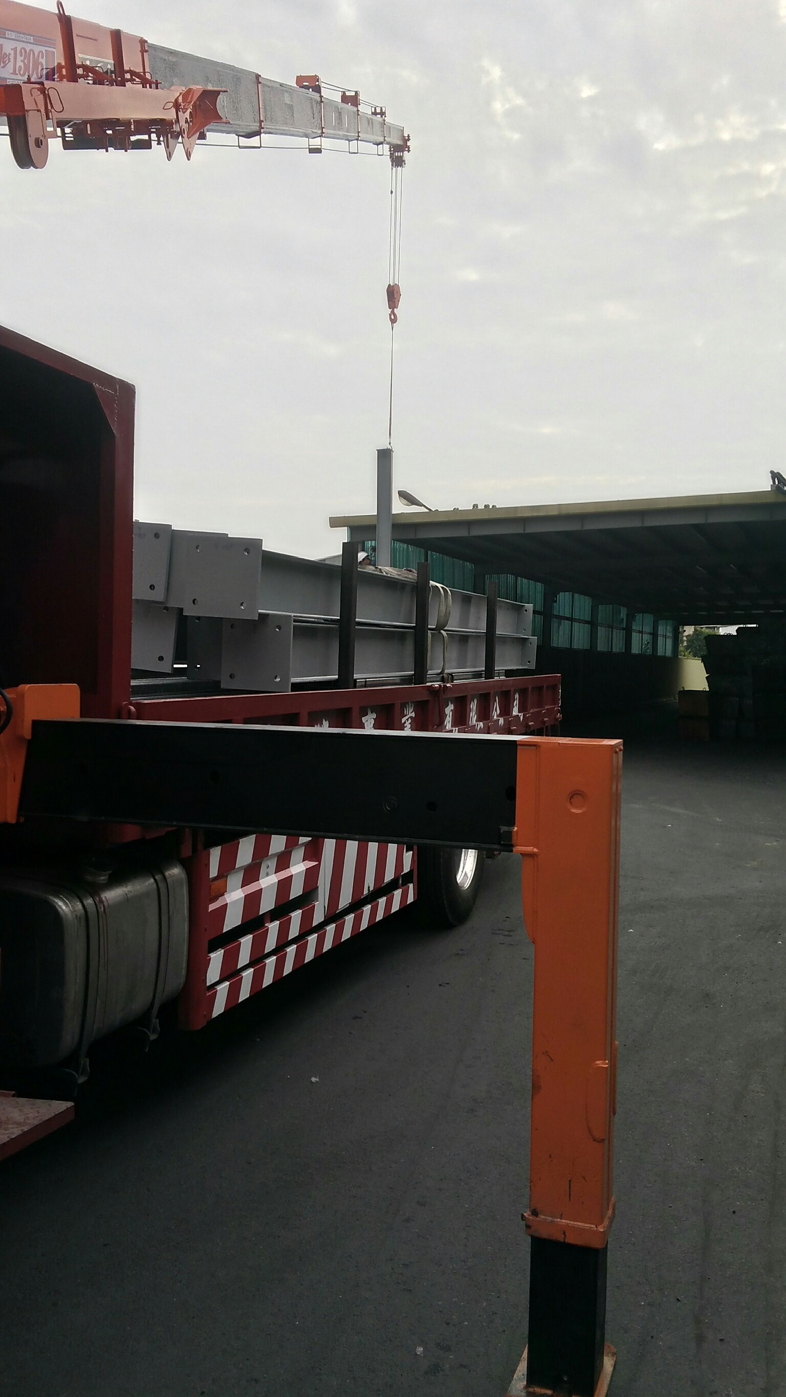 高雄鐵材吊掛運輸