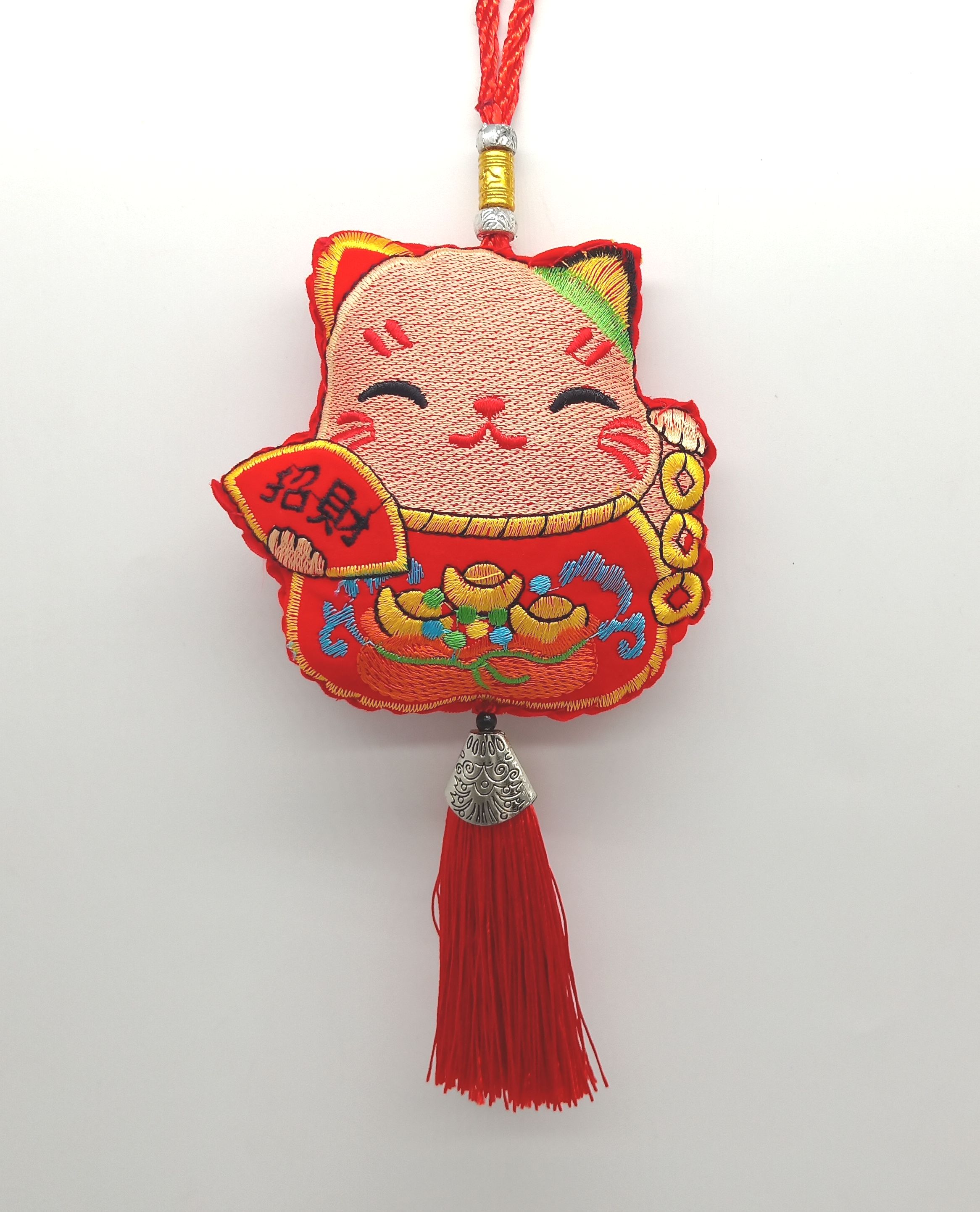 4711075070589彩繡招財貓吊飾