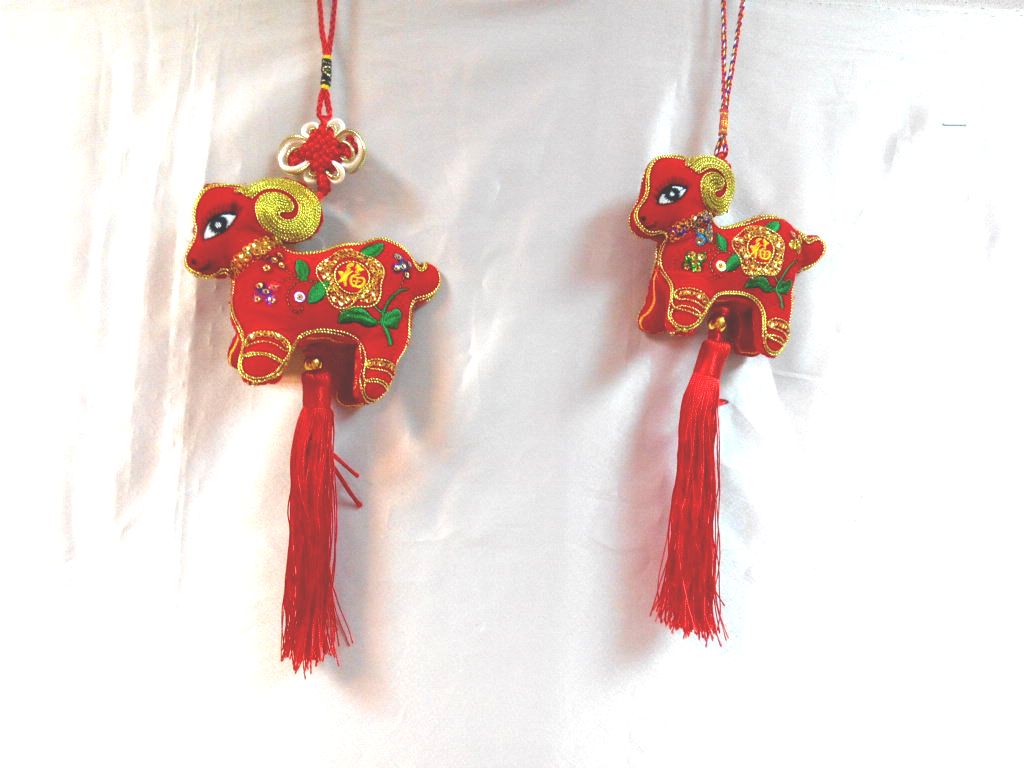 金絲彩繡吉羊吊飾