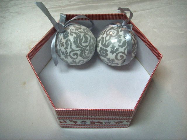 4715872473895-8公分7入光面圖騰聖誕球禮盒