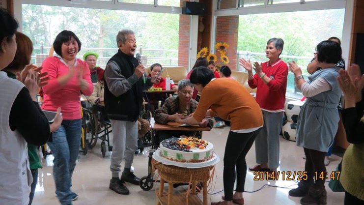 家福住民員工生日聖誕會