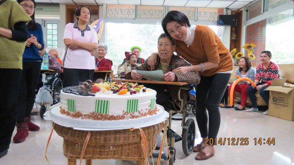 家福住民員工生日聖誕會