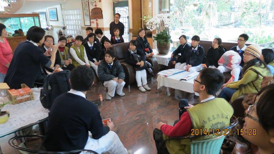 大林慈濟青年社團到院與家福住民活動