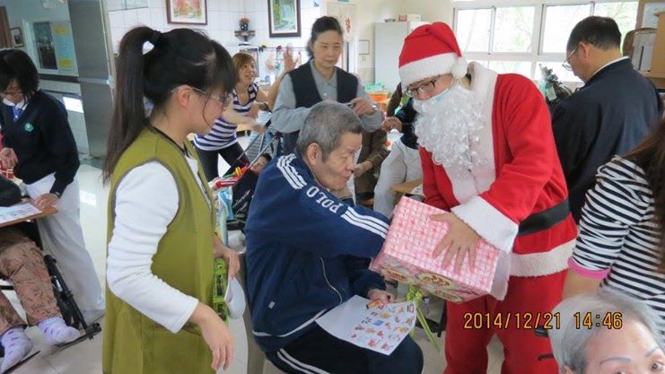 大林慈濟青年社團到院與家福住民活動