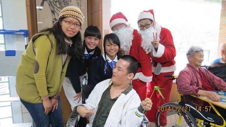 大林慈濟青年社團到院與家福住民活動
