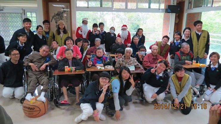 大林慈濟青年社團到院與家福住民活動