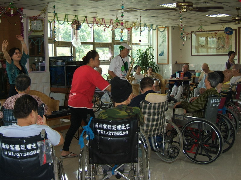 音樂老師現場演奏