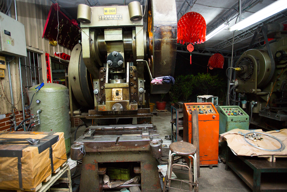 沖床五金製品、沖模