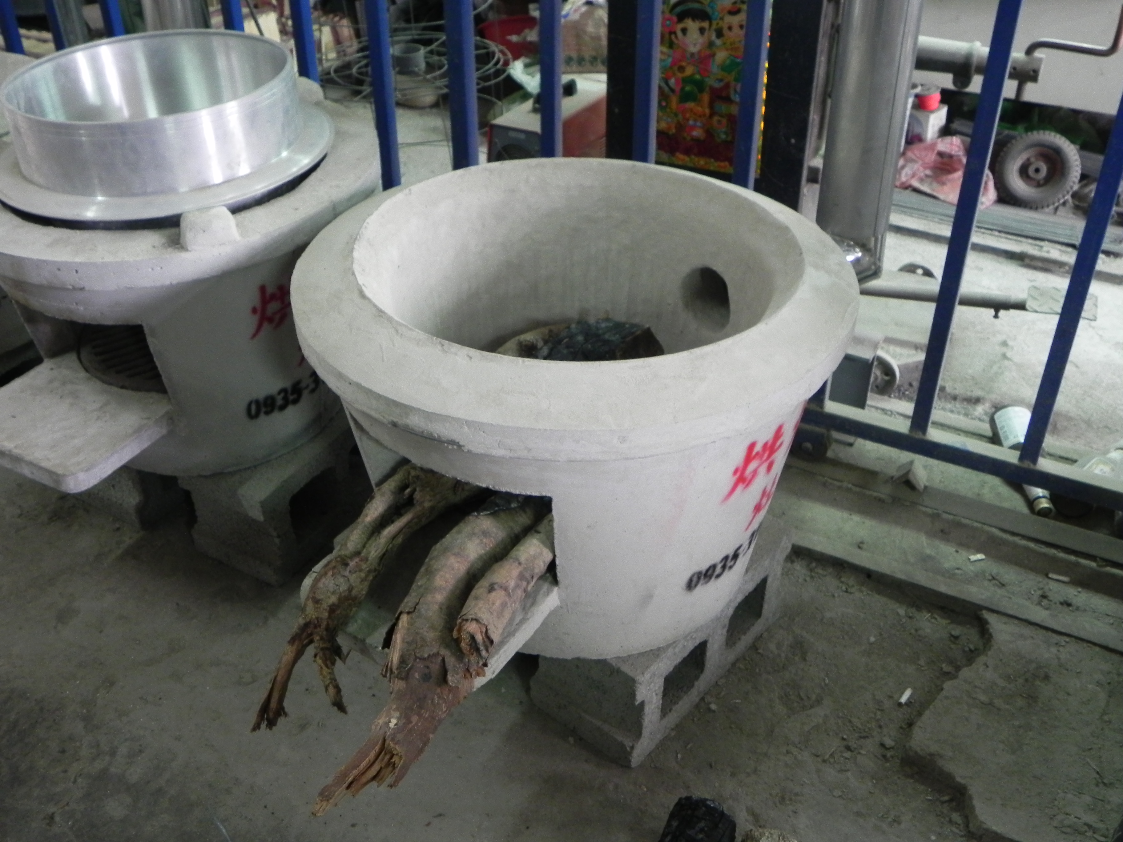 密閉式加煙囪古早式烘爐