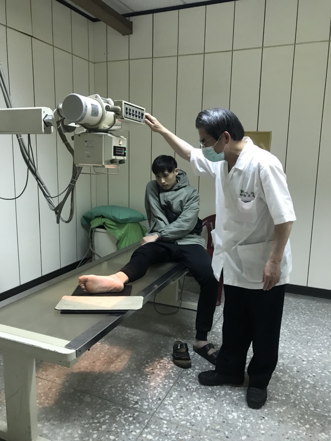 足部局部X光照-和順興外科骨科