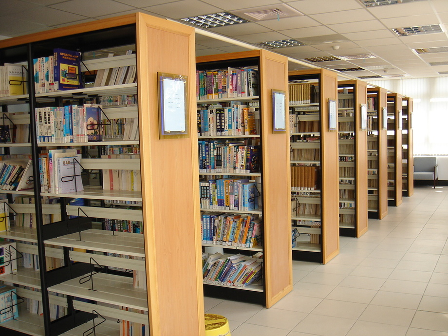 1.D型管鋼製書架