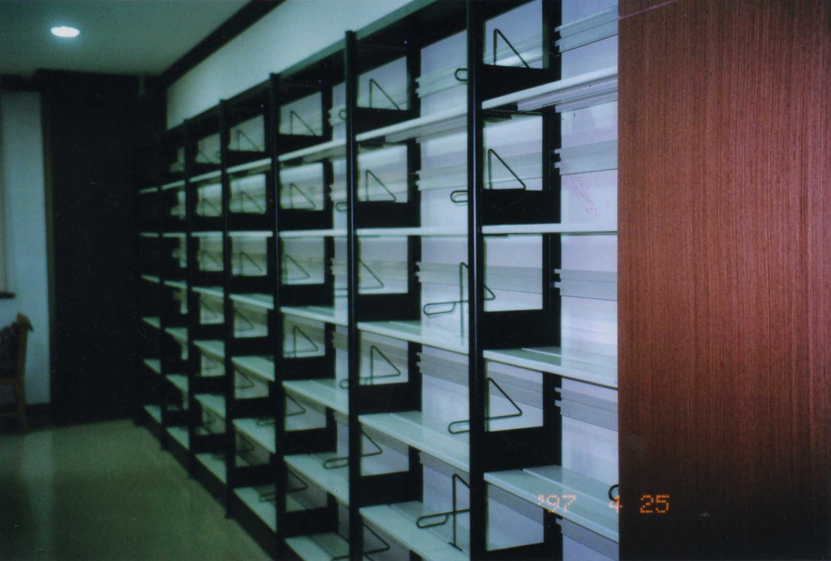 2.D型管鋼製書架