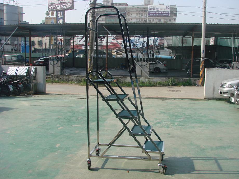 5.不銹鋼五階梯加扶手