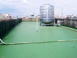 屋頂PU防水工程-中塗施工中