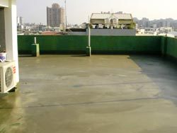 屋頂第一層底漆完成後