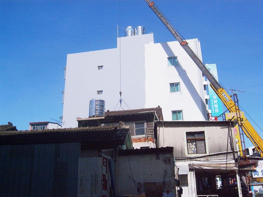 台南永華路外牆防水施工中