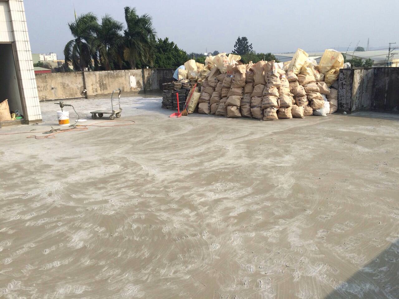 屋頂隔熱磚打除防水工程-施工中