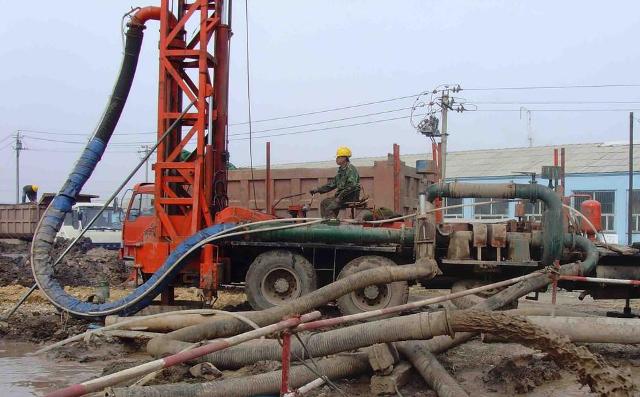 工程鑿井作業01