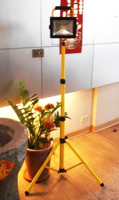 LED充電式單頭三腳架工作燈