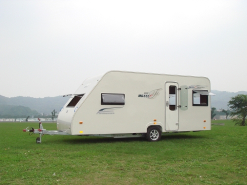 住宿型露營拖車