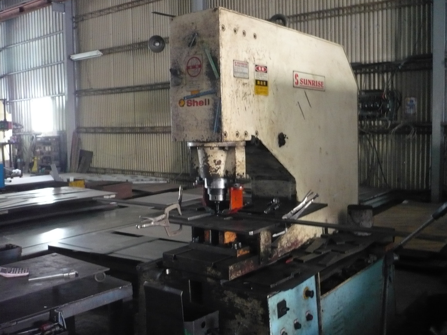 油壓沖孔機(120噸油壓單沖)