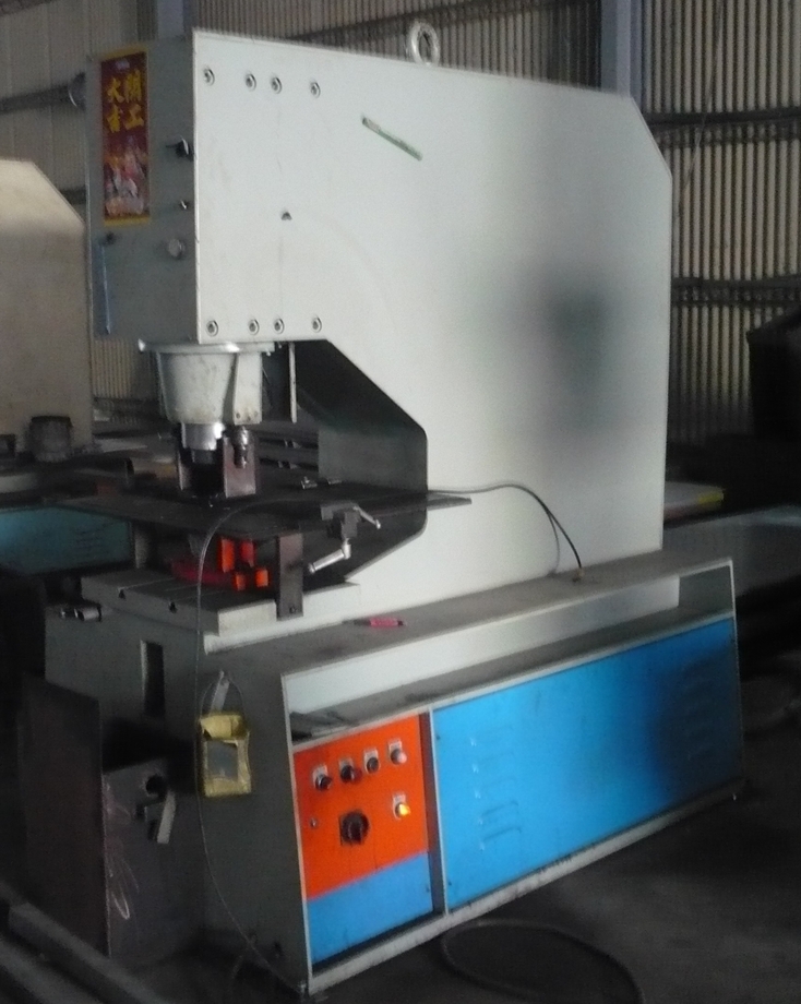 油壓沖孔機(150噸油壓單沖)