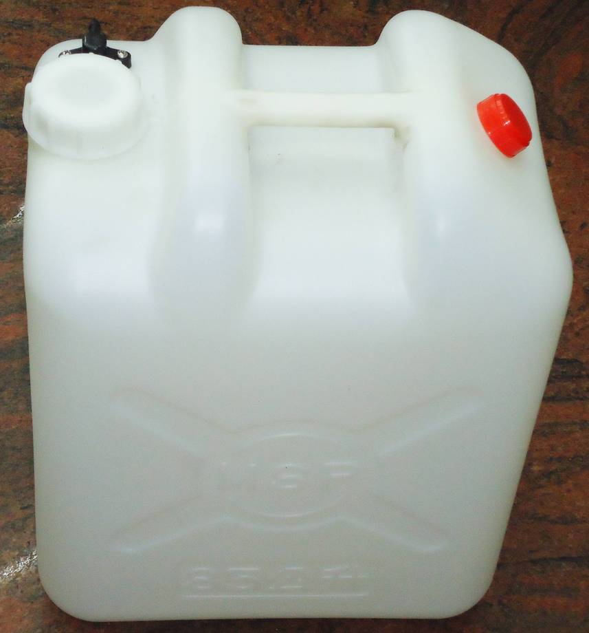 30及35公升塑料油箱