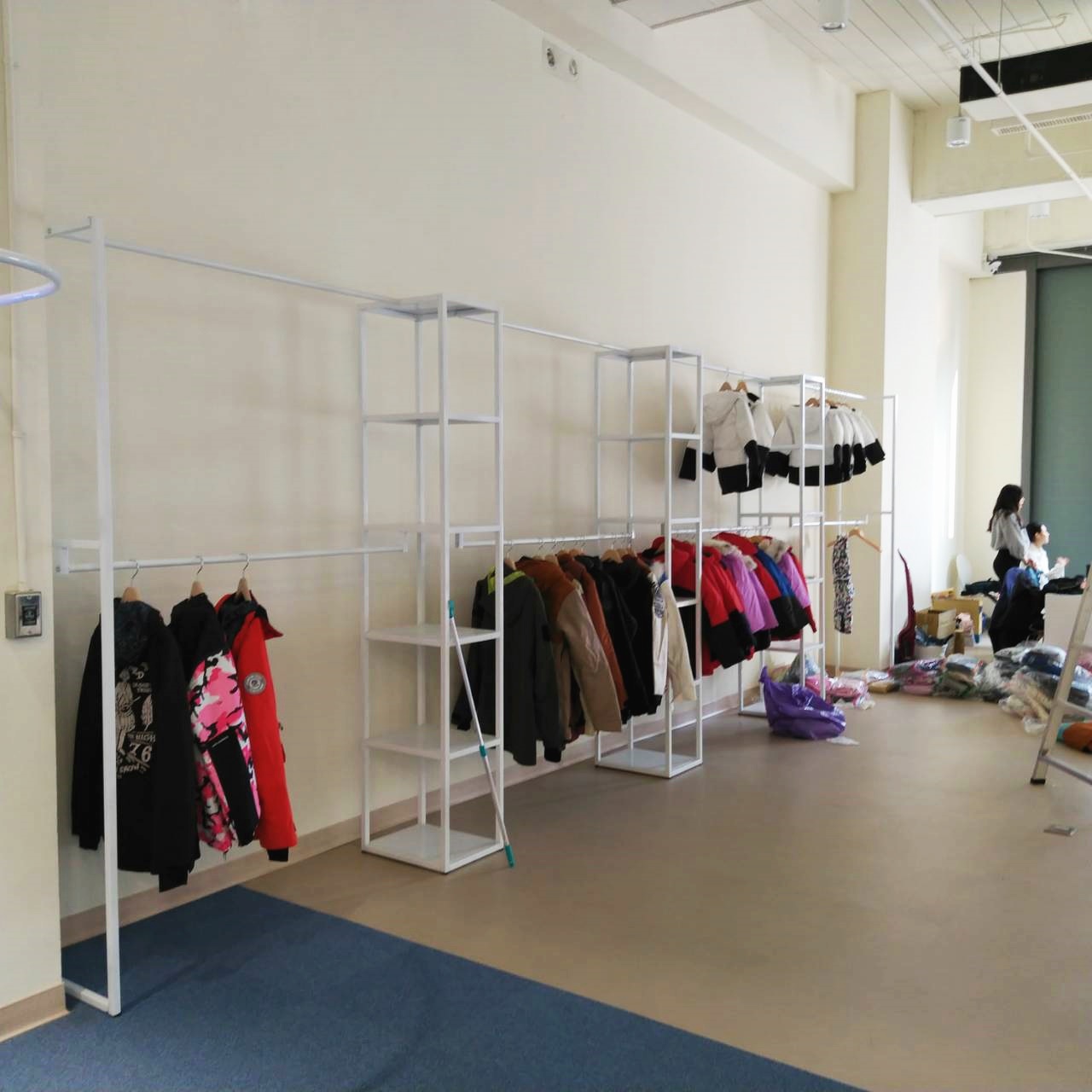 金豐工藝社-衣服展示架專業訂製