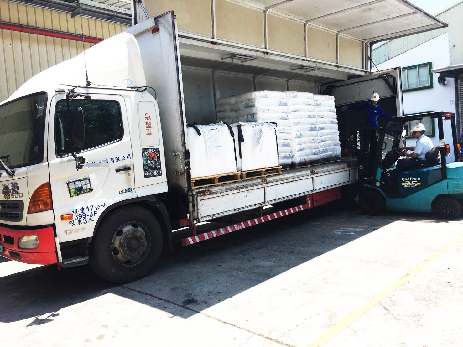 鷗翼化學專用車1