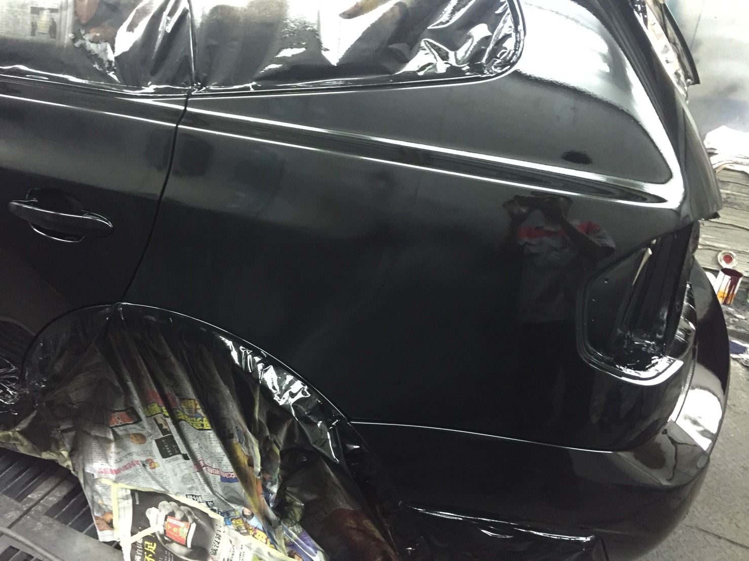 BMW車尾烤漆中-久隆汽車修理廠