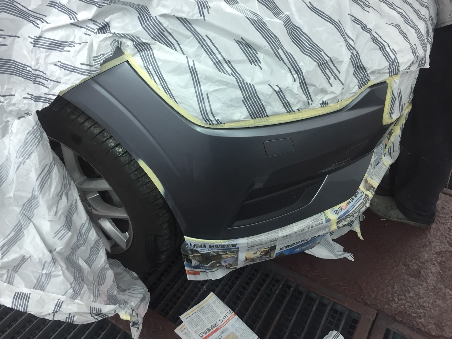 VOLVO美容烤漆中-久隆汽車修理廠