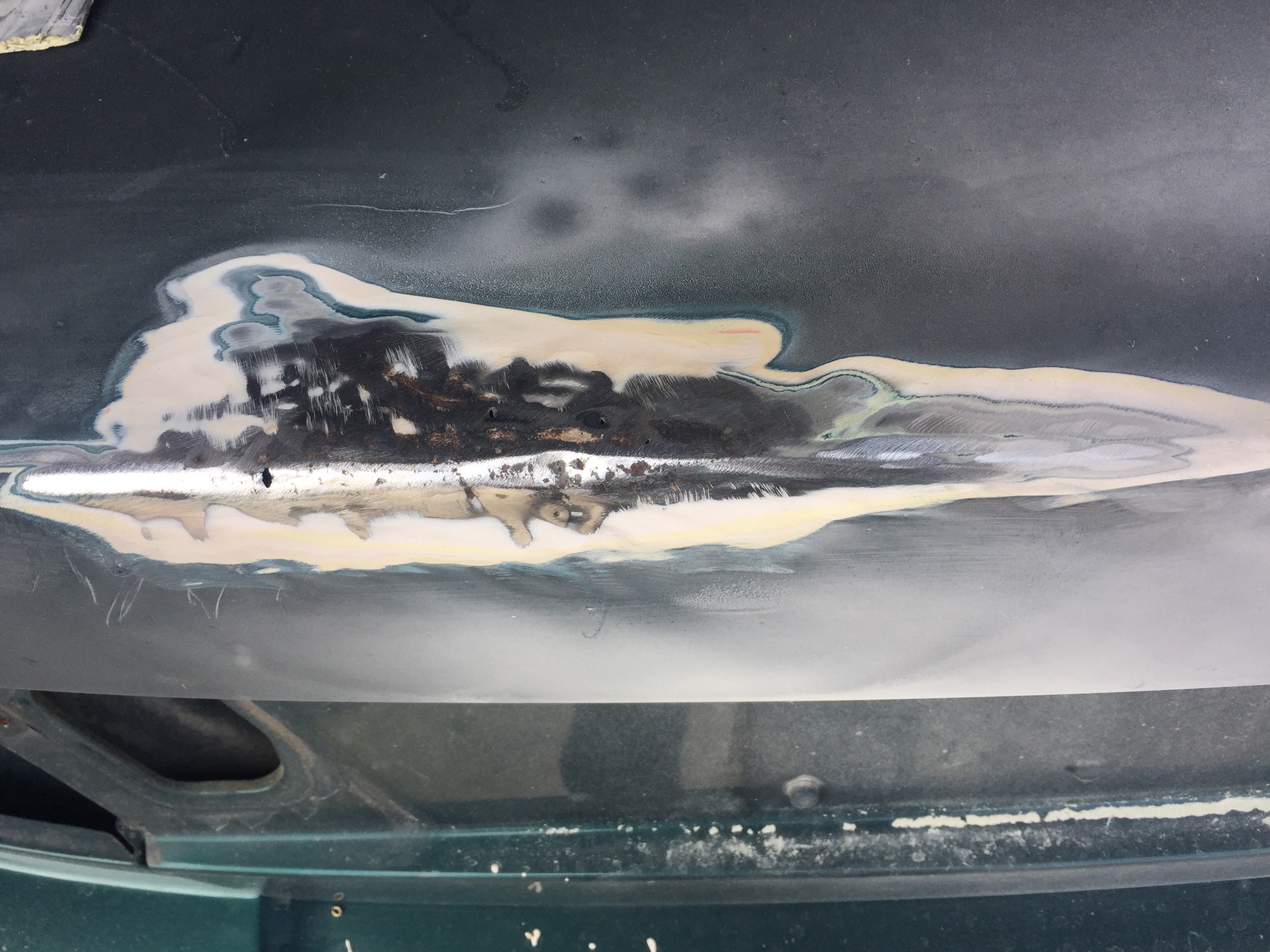 烤漆專輯-整修前-汽車掉漆見鋼板了