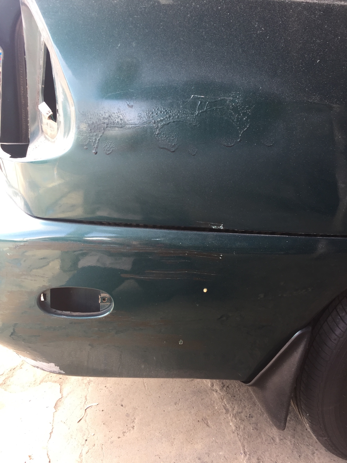 烤漆專輯-整修前-汽車嚴重掉漆-久隆汽車修理廠