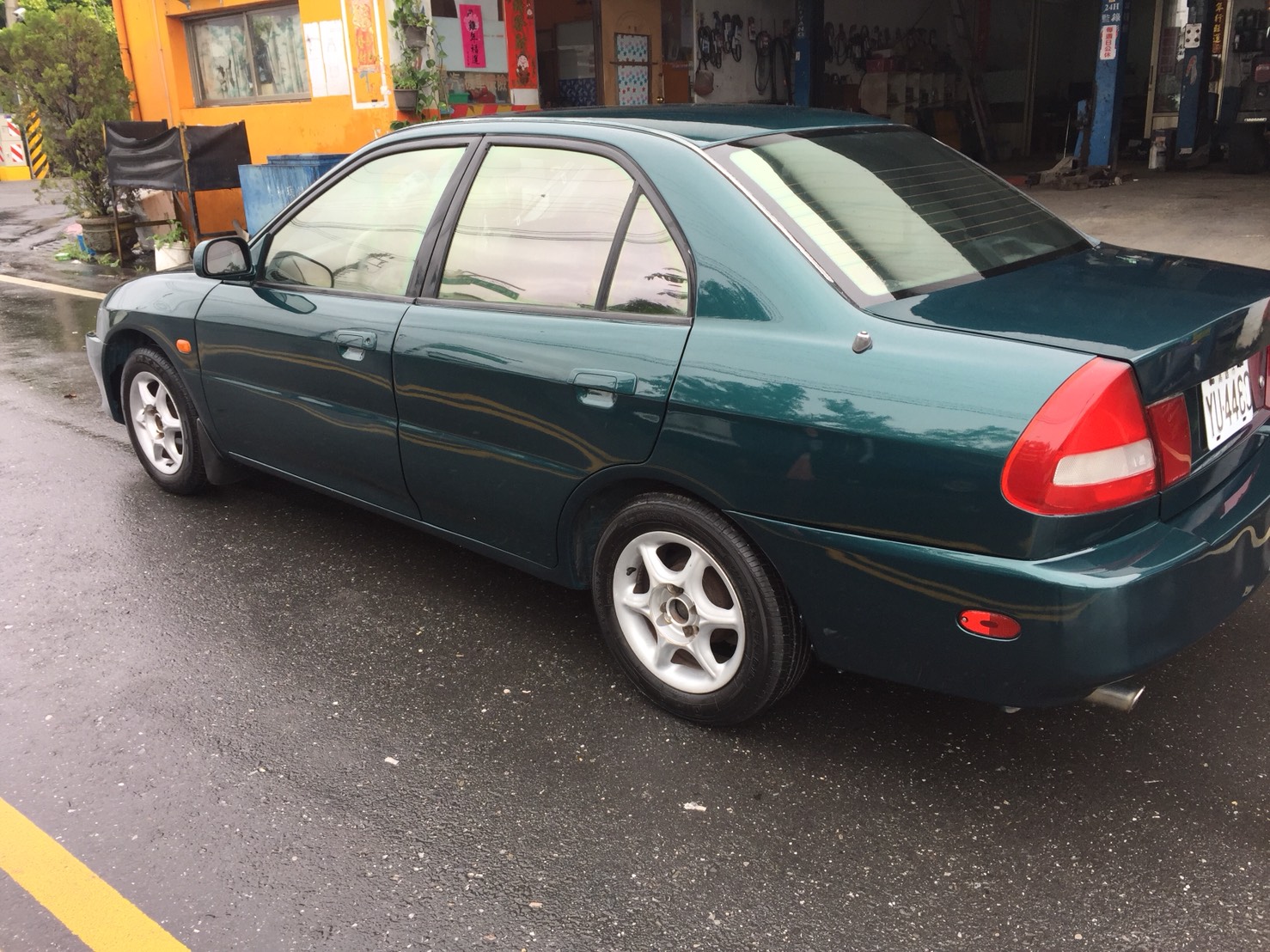 烤漆完工-光亮如新交車了-久隆汽車修理廠