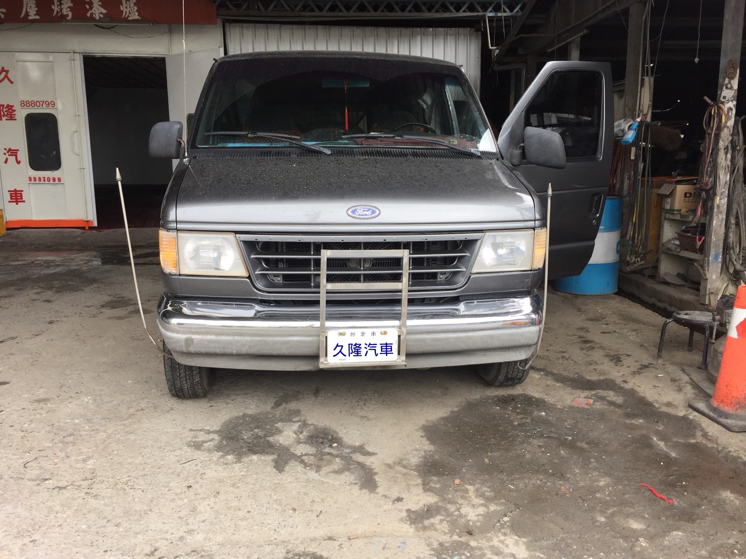 FORD烤漆整修前-久隆汽車修理廠