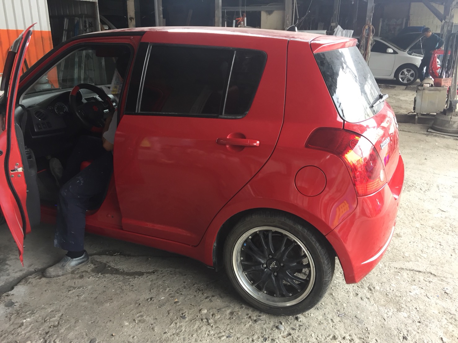 SUZUKI大修烤漆後-久隆汽車修理廠