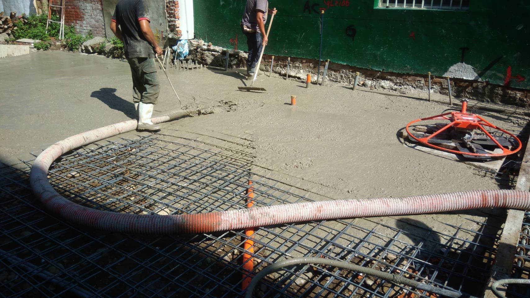 泥作鐵網鋪設灌漿6