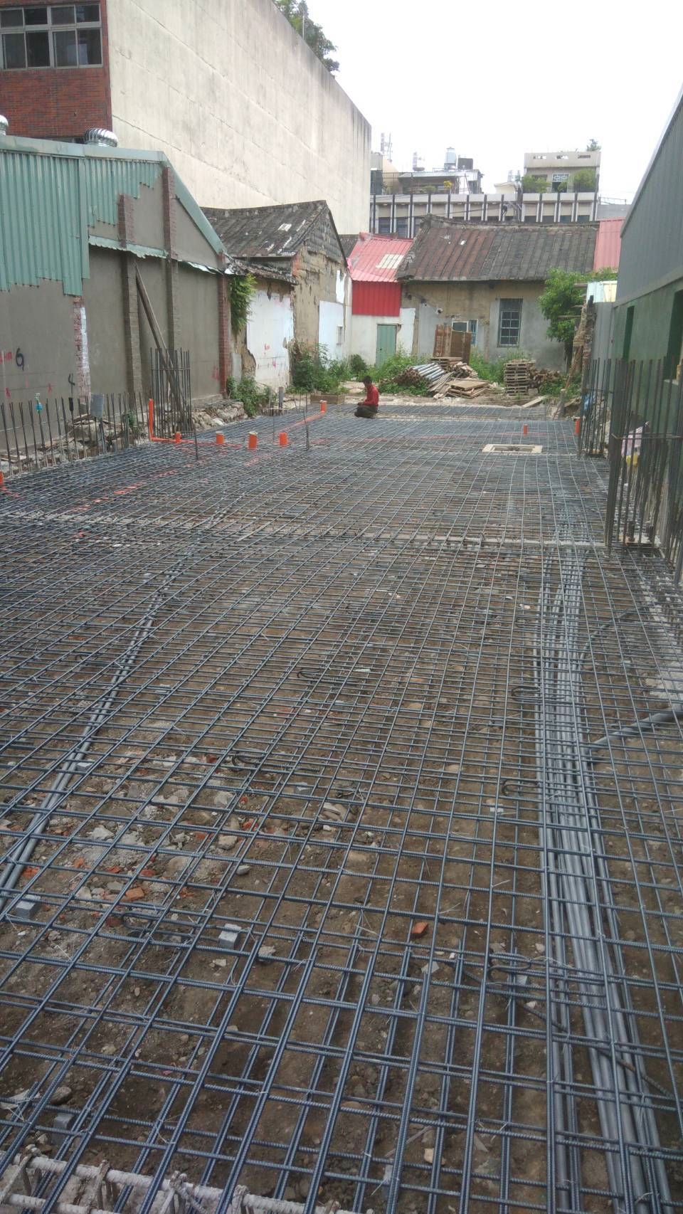 泥作鐵網鋪設灌漿7