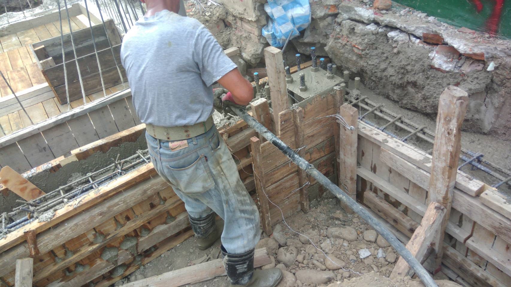 泥作鐵網鋪設灌漿9