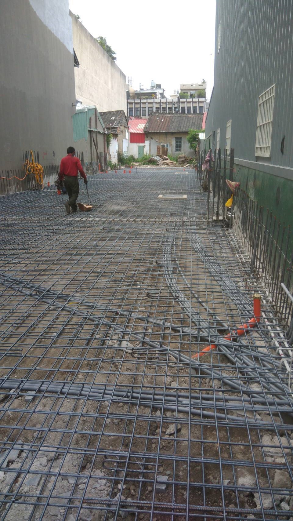 泥作鐵網鋪設灌漿10