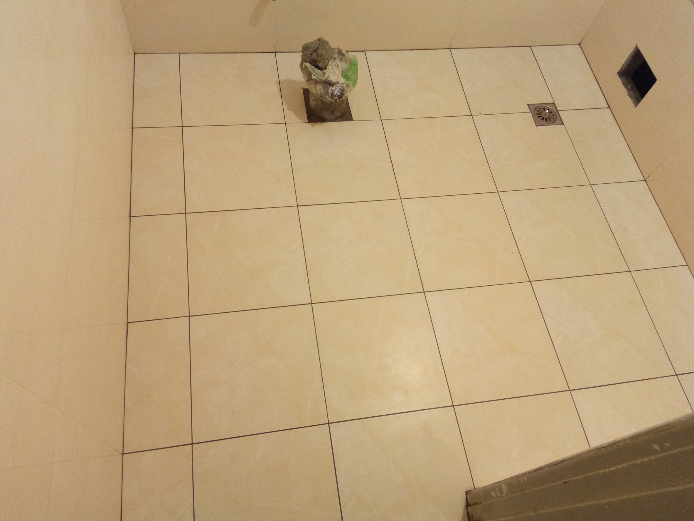 新北市新莊住家泥作浴室磁磚鋪設